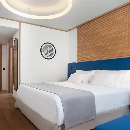 Hotel Barcelo Santa Cruz Contemporaneo 4*