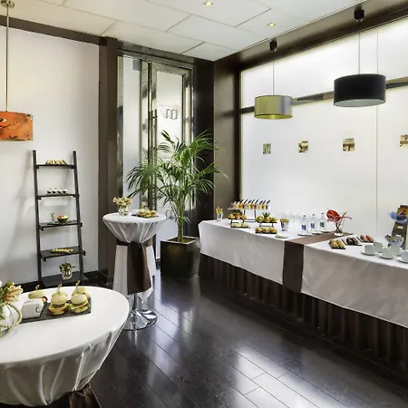 Hotel Barcelo Santa Cruz Contemporaneo 4*