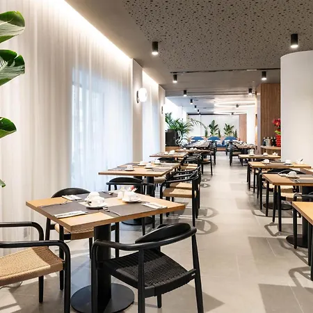 Hotel Barcelo Cruz Contemporaneo 4*
