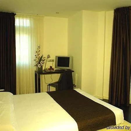 Barcelo Cruz Contemporaneo