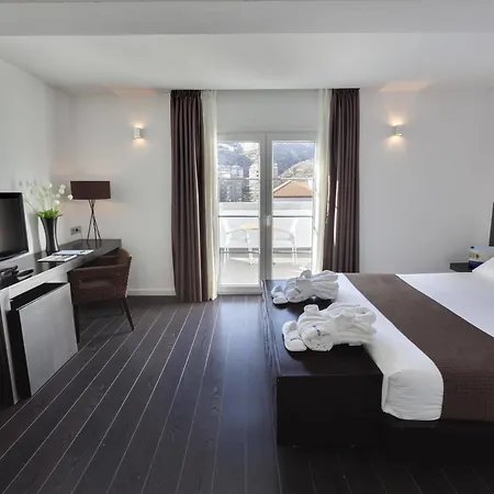Occidental Cruz Contemporáneo Hotel