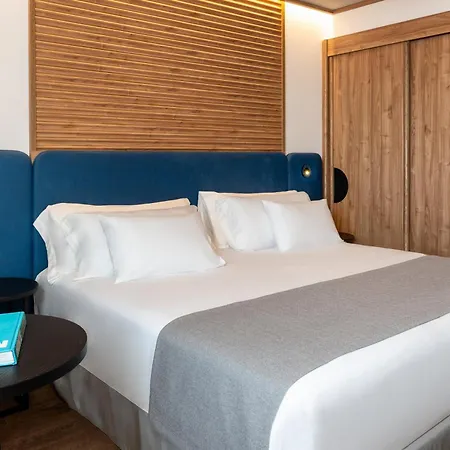 Barcelo Cruz Contemporaneo