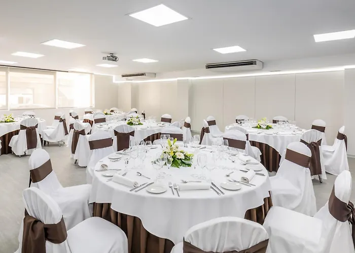 מלון Barcelo Cruz Contemporaneo 4*