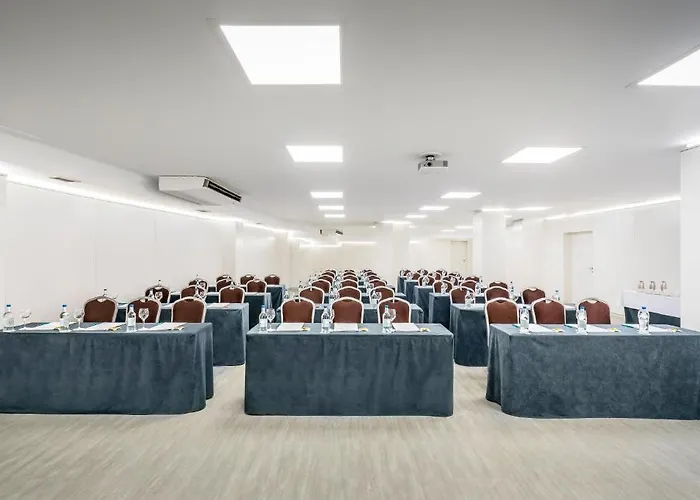 Hotel Barcelo Cruz Contemporaneo 4*