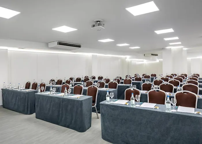 Barcelo Cruz Contemporaneo מלון