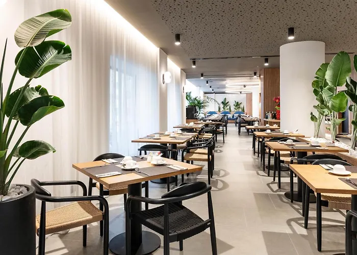 מלון Barcelo Cruz Contemporaneo 4*